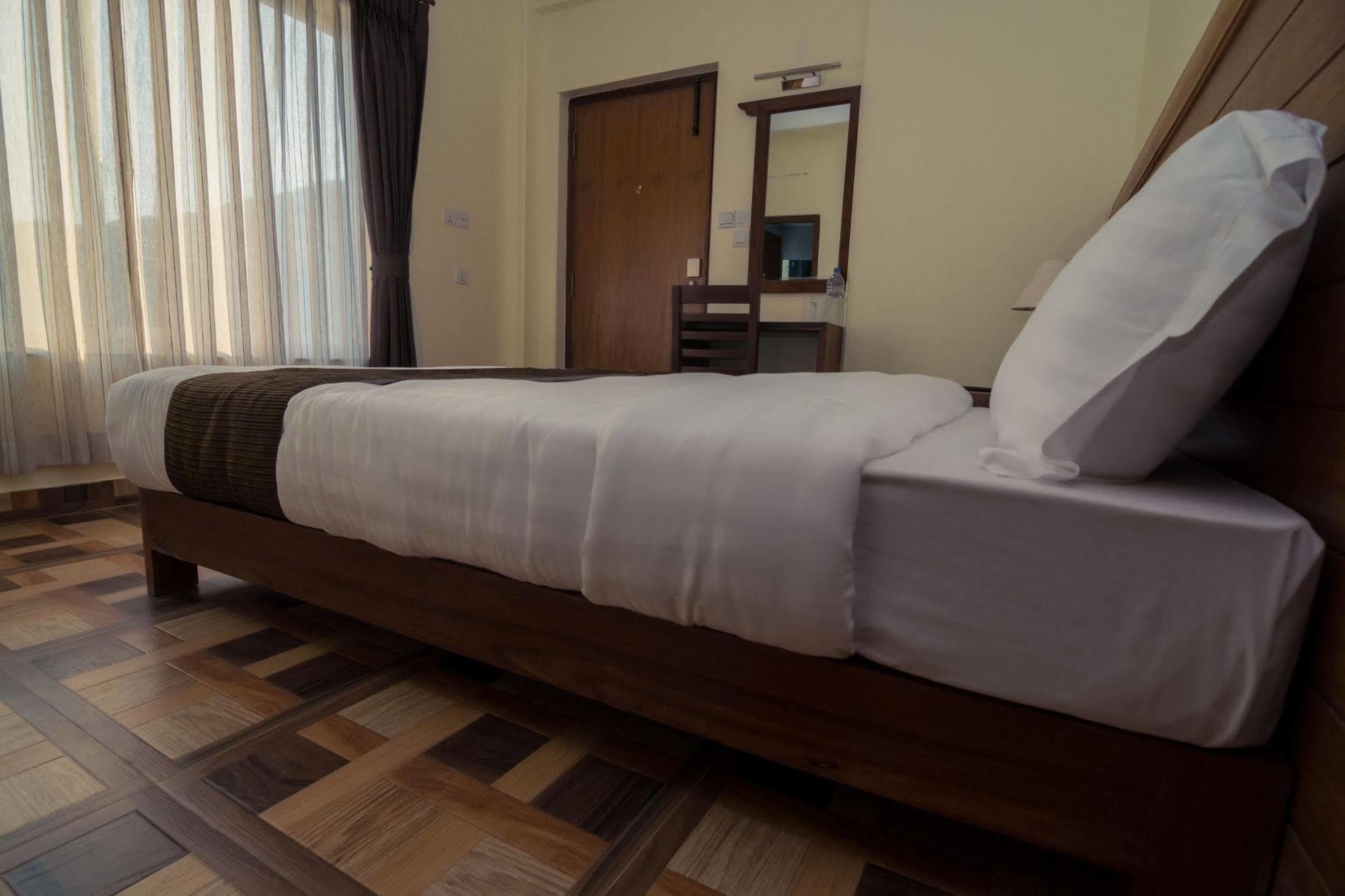 Hotel Mountain View - Lakeside Pokhara Eksteriør bilde